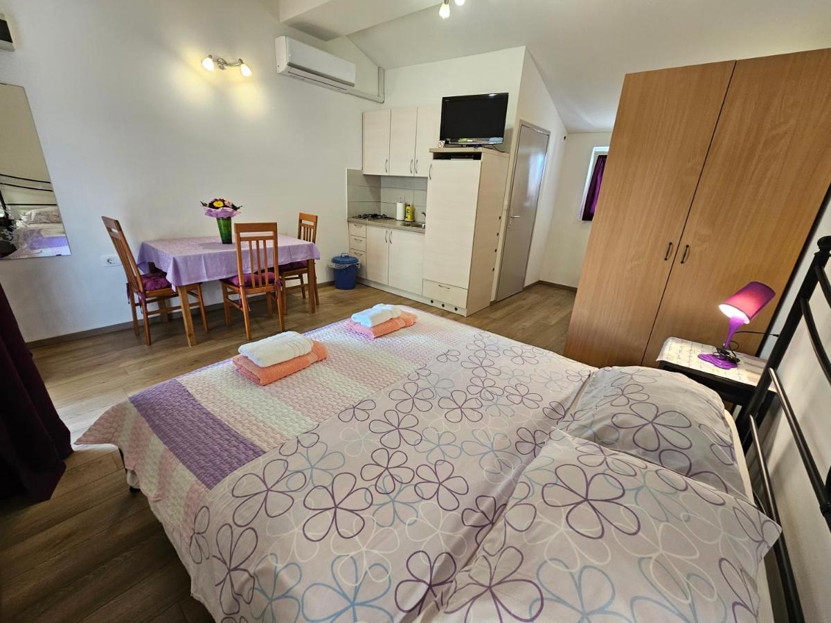 Apartments La Pergola Ровінь Екстер'єр фото
